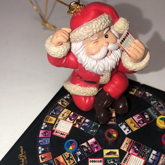 VINTAGE 1997 Santa playing Trivial Pursuit Ornament - Picture 3 of 6